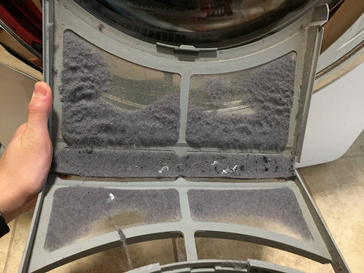 Filter reinigen — Flusensieb, Pumpe und Einlaufsieb